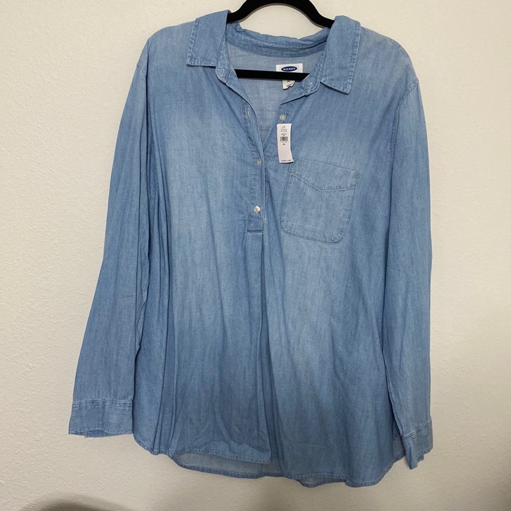 NWT- chambray maternity shirt